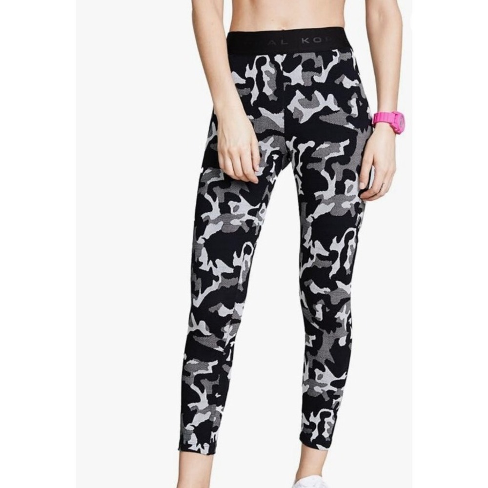 KORAL Women's Knockout Cropped Legging Black/Camo/Black Size XS A005133